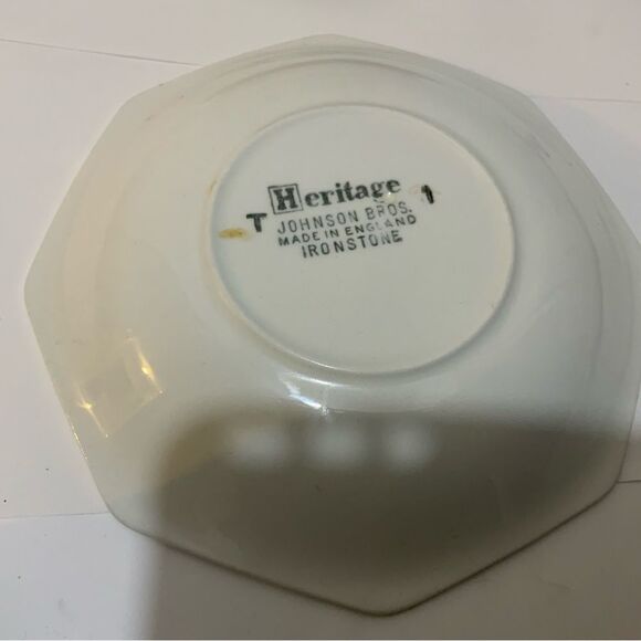 Vintage Johnson Bros. Heritage Posy Cups and Saucers, Set of 4 - Picture 11 of 11